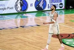 半岛体育app-火箭队与雄鹿商谈阿德托昆博交易