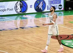 火箭队与雄鹿商谈阿德托昆博交易